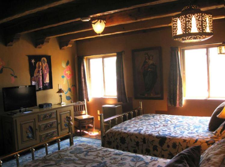 La Dona Luz Inn An Historic B&B Taos Bagian luar foto