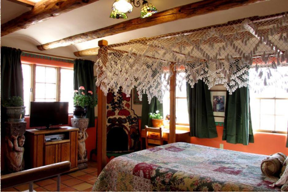 La Dona Luz Inn An Historic B&B Taos Bagian luar foto