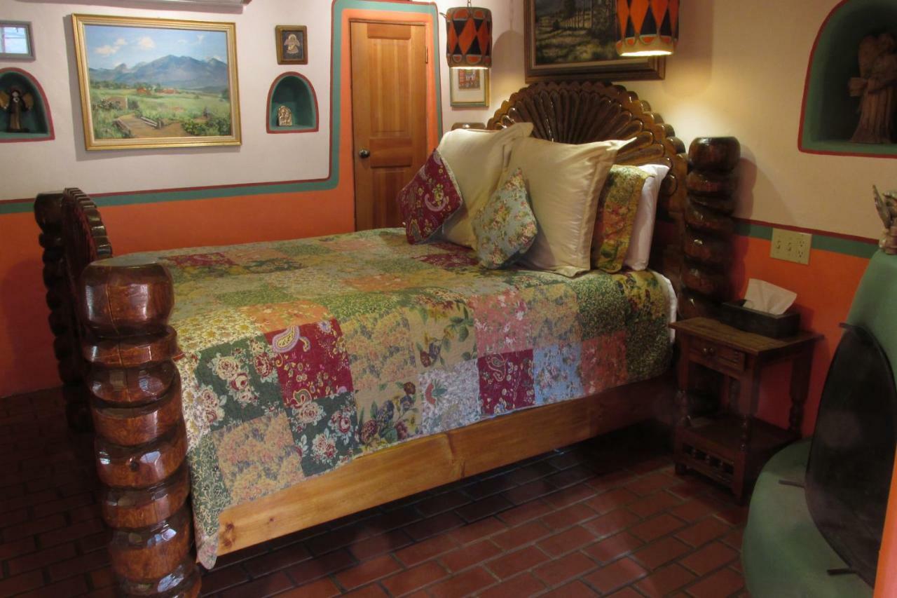 La Dona Luz Inn An Historic B&B Taos Bagian luar foto